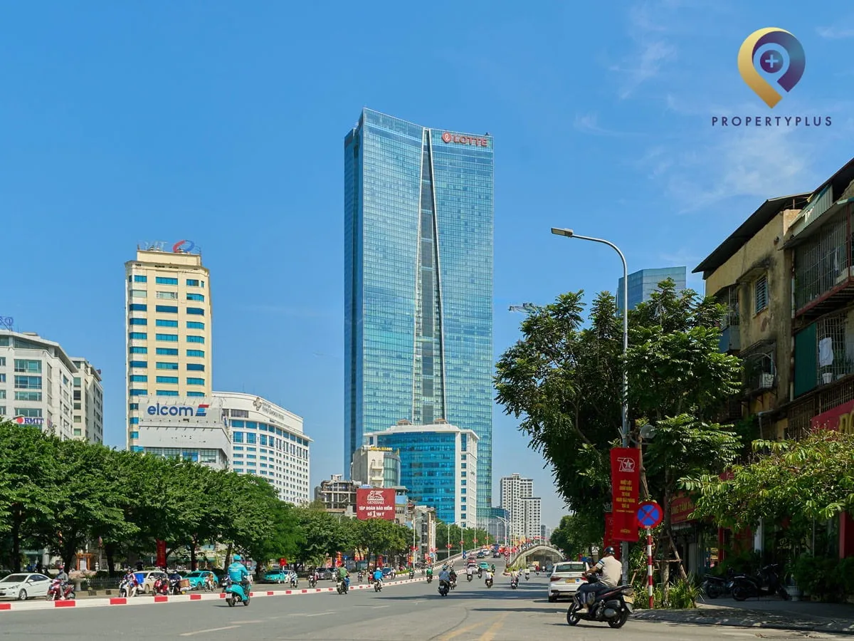 Tòa nhà Lotte Center Hanoi nhìn từ mặt đường Liễu Giai.